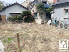 リビングにも収納スペースや棚があり、住空間を広々お使いいただけます。日用品のストックなどもすっきり片付きます。