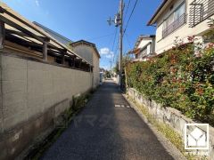 「ファミリーマート尼崎塚口町」まで徒歩3分、「関西スーパー稲野店」まで徒歩8分、「セブンイレブン尼崎塚口町4丁目店」まで徒歩8分など、お買い物施設が徒歩圏内に複数あり便利な住環境です。