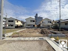 断熱・防音性の高い複層ガラスを採用し、冷暖房効率を高めながら、静かな環境で落ち着いた生活をお送りいただけます。