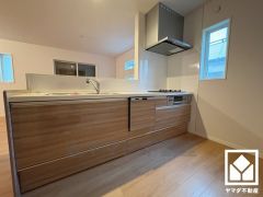 対面式キッチンなのでお料理中でもお子様の様子が分かって安心です。