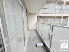 南向きバルコニーで陽当たり、風通し良好。