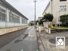 スムーズな移動を叶えるエレベーター停止階にあるお部屋です。忙しい朝も快適に、ストレスフリーな暮らしをサポート。