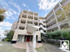 落ち着いた色合いと品のあるデザイン。帰るたびに安心感を感じられる佇まい。