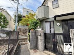 玄関にはシューズボックスを完備。家族の靴もしっかり収納できるので、玄関がいつも片付き、気持ちよくお客様を迎えられます。