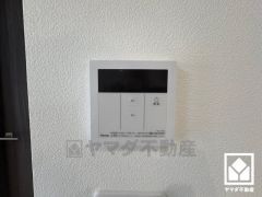 シンプルで使いやすい給湯器リモコンです。