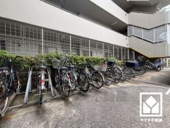 サイクルラックの設置された駐輪場を完備。スッキリ整理されて、自転車同士の接触や転倒の心配がございません。