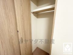 新たに家具を買わなくても良いので、ハンガーパイプ付きのクローゼットは嬉しいですね。