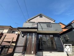 落ち着いた色合いと品のあるデザイン。帰るたびに安心感を感じられる佇まい。