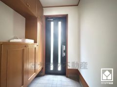 玄関にはたっぷりの収納スペースを完備。家族の靴もしっかり収納できるので、玄関がいつも片付き、気持ちよくお客様を迎えられます。