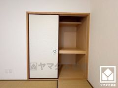 押入にはお客様用の座布団や寝具も収納可能です。