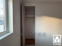 新たに家具を買わなくても良いので、ハンガーパイプ付きのクローゼットは嬉しいですね。