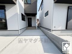 駐車スペース確保。重い荷物や雨の日の移動もスムーズで、快適なカーライフを実現。