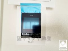 突然の来訪時でも安心なモニター付きインターホンを完備。お留守番中のお子様でも簡単に来訪者の確認ができます。