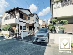 お買い物施設が徒歩圏内に複数あり、便利な住環境です。