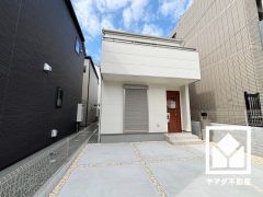 白を基調とした清潔感のある外観。帰るたびに安心感を感じられる佇まい。