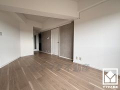 心地よい空間が広がるリビングで、家族みんなが快適に過ごせる時間を提供。