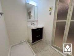 収納付き洗面台の為スッキリお使い頂けます。