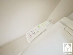 温水洗浄便座付きで、季節を問わずいつでも温かい便座をお使いいただけます。