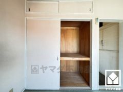 廊下にも収納があり、住空間を広々お使いいただけます。