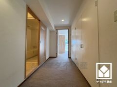 玄関から洗面室が近く、帰宅後すぐに手を洗えます。