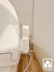 温水洗浄便座付きで、季節を問わずいつでも温かい便座をお使いいただけます。
