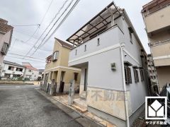 JR福知山線「猪名寺」駅まで徒歩約15分、阪急電鉄神戸線「園田」駅まで徒歩約23分、阪急電鉄伊丹線「稲野」駅まで徒歩約25分の立地。