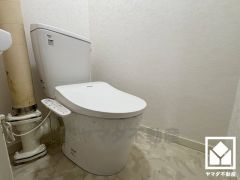 明るく清潔感溢れるトイレです。