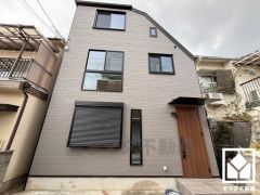 室内洗濯機置場がございますので、天候に左右されず洗濯していただけます。