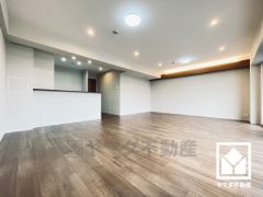 おしゃれなインテリアが映えるリビングで、リラックスしたひとときを過ごせます。