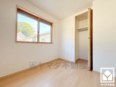 物入付きの洋室としてもお使いいただけます。独立したお部屋なので、在宅ワーク部屋や書斎などとしてもお勧めです。