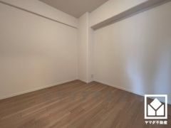 たっぷり収納できる約4.5帖の納戸付きだから、家の中をもっとスッキリ。季節の荷物や趣味の道具もしっかり収納。