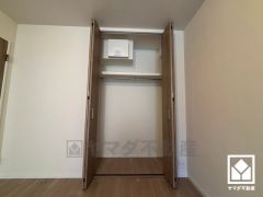 新たに家具を買わなくても良いので、ハンガーパイプ付きのクローゼットは嬉しいですね。