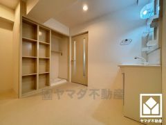 バスタオルやパジャマ等を収納できるリネン庫。洗剤等のストックも収納できるので、洗面室をすっきり清潔に保つことができそうです。