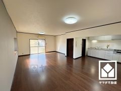 シンプルで美しいデザインのリビングが、毎日の生活に彩りを添える。