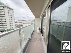 南向きバルコニーで陽当たり、風通し良好。たっぷりの洗濯物も気持ちよく乾きます。