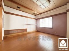 3階北側洋室です。和の趣と現代の快適さを兼ね備えた空間。