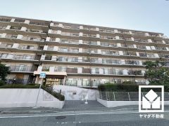 廊下にも収納スペースがあり、住空間を広々お使いいただけます。