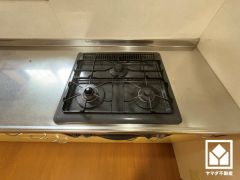家族のごはん作りがはかどる。同時調理ができる3口コンロ付き。