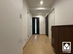 シューズボックス付きで、家族の靴もしっかり収納。玄関がいつも片付き、気持ちよくお客様を迎えられます。