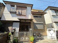 突然の来訪時でも安心なモニター付きインターホンを完備。お留守番中のお子様でも簡単に来訪者の確認ができます。