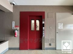 スムーズな移動を叶えるエレベーター。忙しい朝も快適に、ストレスフリーな暮らしをサポート。