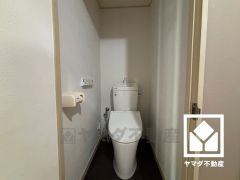 明るく清潔感溢れるトイレです。