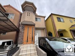 キッチンには窓がございますので、昼間は手元が明るく、お料理がはかどります。