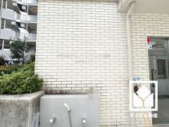 床暖房付きで、寒い冬でも足元ポカポカ。ホコリを巻き上げないのでお子様のいるご家庭にもおすすめです。