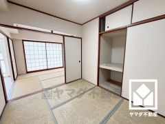 約6帖の和室とは続き間になっており、一体利用も可能です。