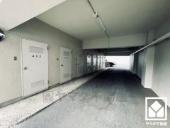 トイレは温水洗浄便座付きで、季節を問わずいつでも温かい便座をお使いいただけます。