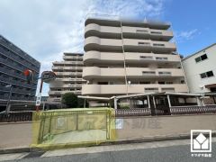 「上坂部小学校」まで徒歩4分。低学年のお子様も安心して通学していただけます。