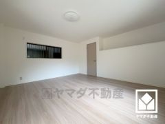 ニッチがあり、飾り棚や書棚、収納などとしてもお使いいただけます。