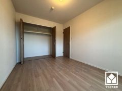 全居室フローリングでお掃除ラクラク。全居室収納もございますので、お部屋の広さを最大限に活用できます。