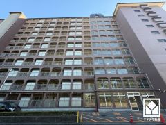 重厚感のあるファサードが、洗練された暮らしを予感させる。品格あるデザインが魅力のマンション。